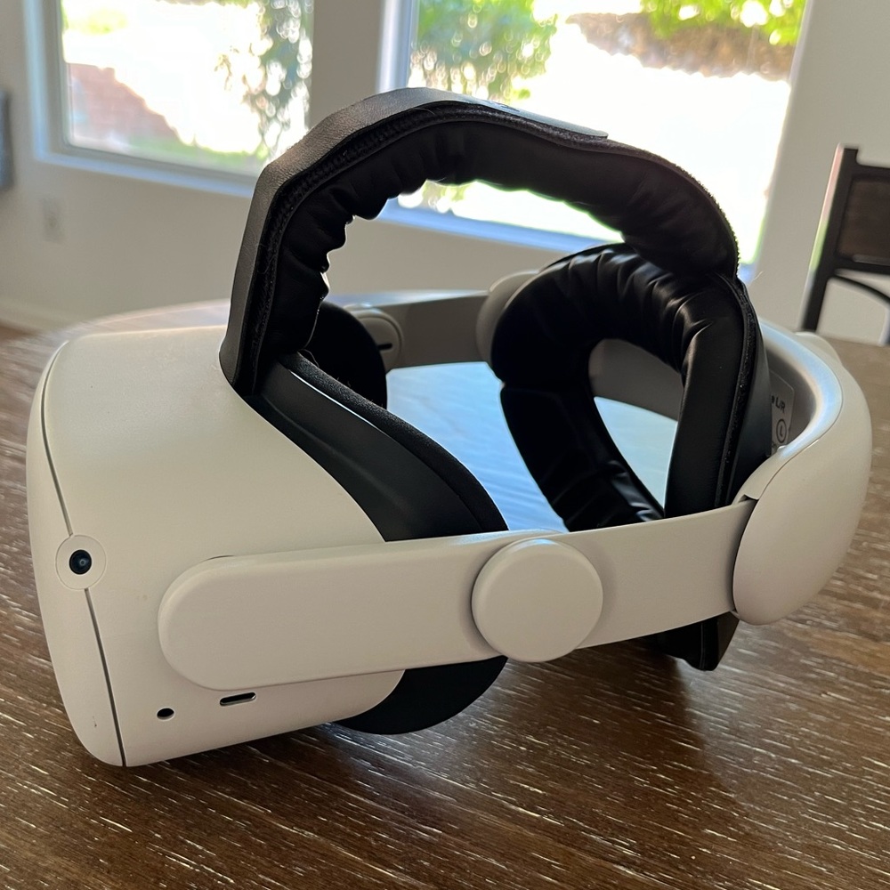 Meta Oculus Quest 2 Headset and Accesories
